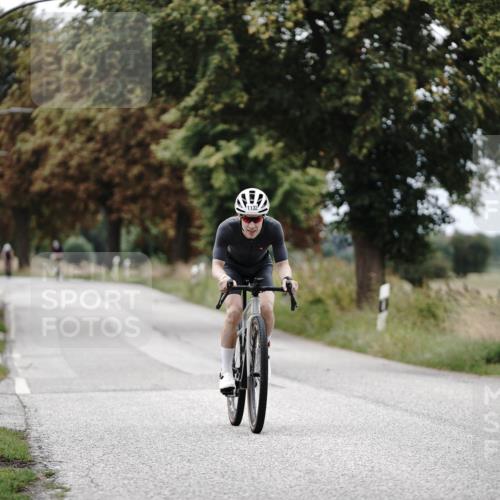 30.08.2026 - Elbe Triathlon Hamburg Michael Burmester http://msf.ph/oto/10075296 30.08.2026 11:02:23 Radfahren 1132 meine-sportfotos.de