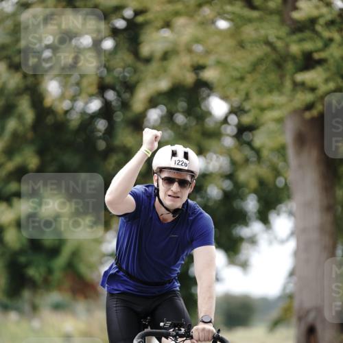 30.08.2026 - Elbe Triathlon Hamburg Michael Burmester http://msf.ph/oto/10075309 30.08.2026 11:02:42 Radfahren 1205, 1226, 1412 meine-sportfotos.de