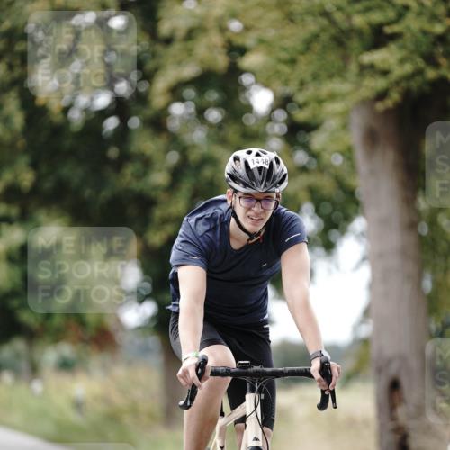 30.08.2026 - Elbe Triathlon Hamburg Michael Burmester http://msf.ph/oto/10075318 30.08.2026 11:02:51 Radfahren 1393, 1412, 1448, 1450 meine-sportfotos.de