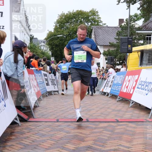 30.08.2026 - Blankeneser Heldenlauf Lena Gebhardt http://msf.ph/oto/10075333 30.08.2026 10:26:40 Ziel 5009, 5219, 5799, 5800, 5801, 5854 meine-sportfotos.de