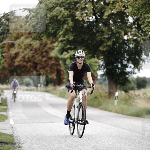 30.08.2026 - Elbe Triathlon Hamburg Michael Burmester http://msf.ph/oto/10075374 30.08.2026 11:03:55 Radfahren 1373, 1428 meine-sportfotos.de