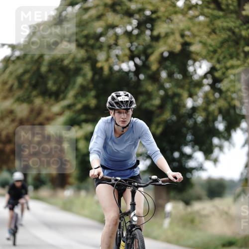 30.08.2026 - Elbe Triathlon Hamburg Michael Burmester http://msf.ph/oto/10075381 30.08.2026 11:04:01 Radfahren 946, 1313, 1428 meine-sportfotos.de