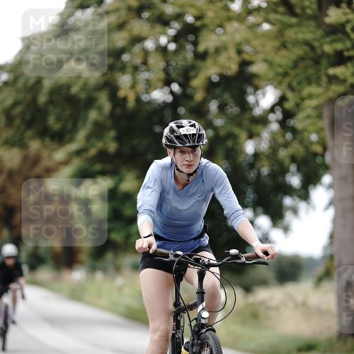 30.08.2026 - Elbe Triathlon Hamburg Michael Burmester http://msf.ph/oto/10075382 30.08.2026 11:04:01 Radfahren 946, 1313, 1428 meine-sportfotos.de