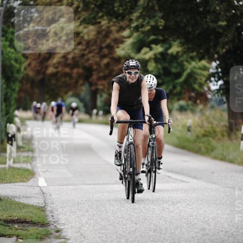 30.08.2026 - Elbe Triathlon Hamburg Michael Burmester http://msf.ph/oto/10075425 30.08.2026 11:04:31 Radfahren 1403, 1404 meine-sportfotos.de