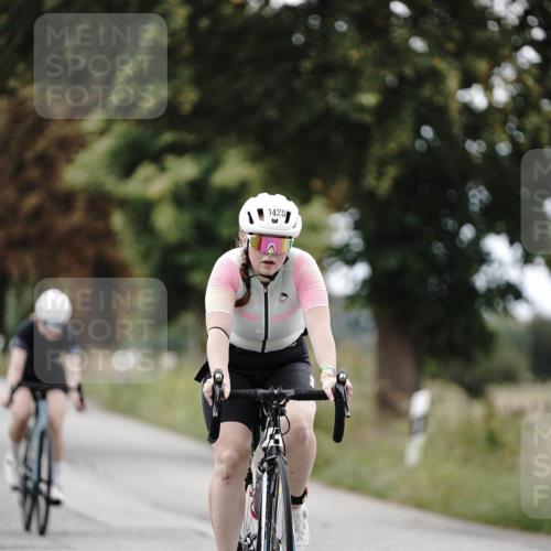 30.08.2026 - Elbe Triathlon Hamburg Michael Burmester http://msf.ph/oto/10075451 30.08.2026 11:04:54 Radfahren 801, 1391, 1425 meine-sportfotos.de