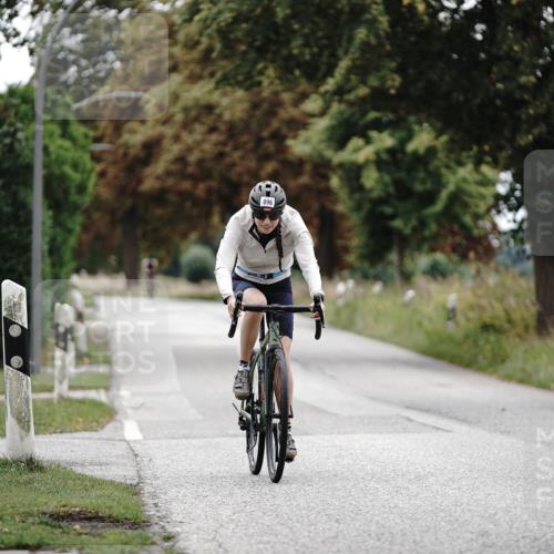 30.08.2026 - Elbe Triathlon Hamburg Michael Burmester http://msf.ph/oto/10075544 30.08.2026 11:06:12 Radfahren 896, 1305, 1442 meine-sportfotos.de