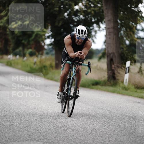 30.08.2026 - Elbe Triathlon Hamburg Michael Burmester http://msf.ph/oto/10075580 30.08.2026 11:06:40 Radfahren 759, 1255, 1302, 1358, 1405 meine-sportfotos.de