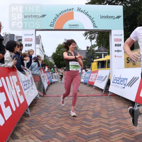 30.08.2026 - Blankeneser Heldenlauf Lena Gebhardt http://msf.ph/oto/10075613 30.08.2026 10:27:27 Ziel 5104, 5314, 5368, 5607, 5648, 5724, 5845 meine-sportfotos.de
