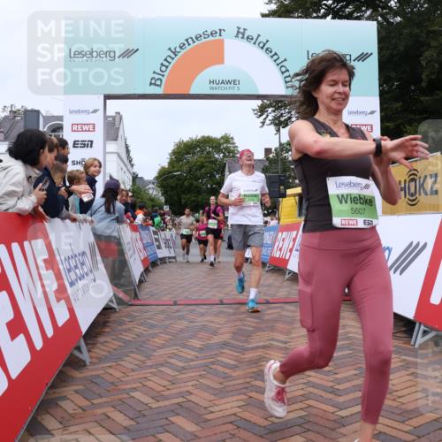 30.08.2026 - Blankeneser Heldenlauf Lena Gebhardt http://msf.ph/oto/10075621 30.08.2026 10:27:27 Ziel 5104, 5314, 5368, 5607, 5648, 5724, 5845 meine-sportfotos.de