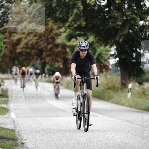 30.08.2026 - Elbe Triathlon Hamburg Michael Burmester http://msf.ph/oto/10075663 30.08.2026 11:07:40 Radfahren 925, 985, 1300, 1364, 1435, 1438, 1578 meine-sportfotos.de