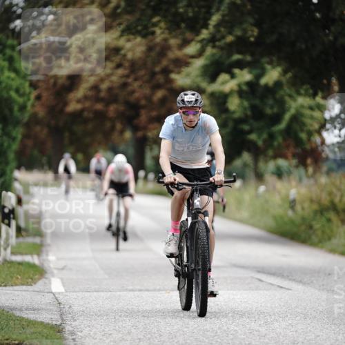 30.08.2026 - Elbe Triathlon Hamburg Michael Burmester http://msf.ph/oto/10075680 30.08.2026 11:07:49 Radfahren 1287, 1300, 1325, 1354, 1364, 1386, 1417, 1438 meine-sportfotos.de