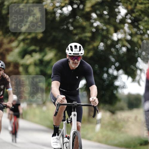 30.08.2026 - Elbe Triathlon Hamburg Michael Burmester http://msf.ph/oto/10075708 30.08.2026 11:08:09 Radfahren 1135, 1278, 1310, 1335, 1398, 1399, 1410, 1432 meine-sportfotos.de