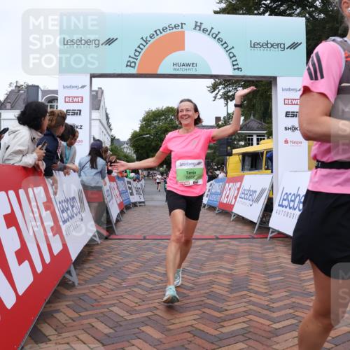 30.08.2026 - Blankeneser Heldenlauf Lena Gebhardt http://msf.ph/oto/10075757 30.08.2026 10:28:02 Ziel 5384, 5509, 5858 meine-sportfotos.de