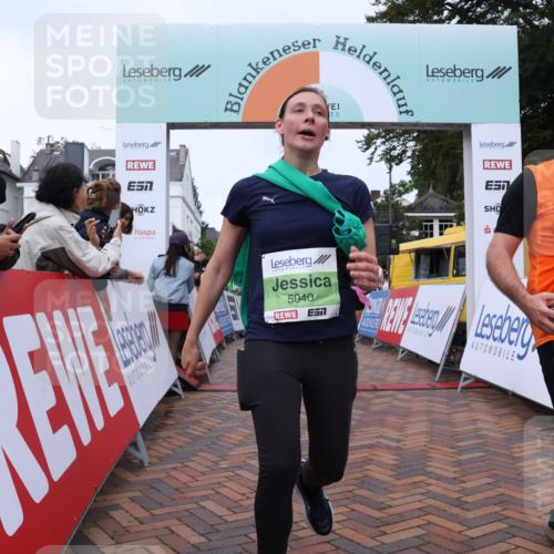 30.08.2026 - Blankeneser Heldenlauf Lena Gebhardt http://msf.ph/oto/10075789 30.08.2026 10:28:09 Ziel 5040, 5225, 5255, 5384, 5585, 5798, 5856, 5858 meine-sportfotos.de