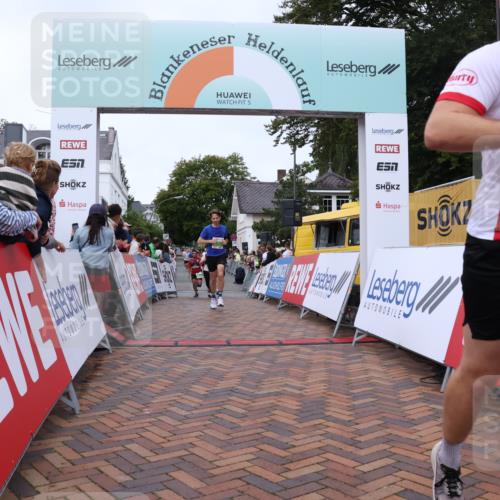 30.08.2026 - Blankeneser Heldenlauf Lena Gebhardt http://msf.ph/oto/10075857 30.08.2026 10:28:21 Ziel 5537, 5650, 5727, 5728, 5851, 5855 meine-sportfotos.de
