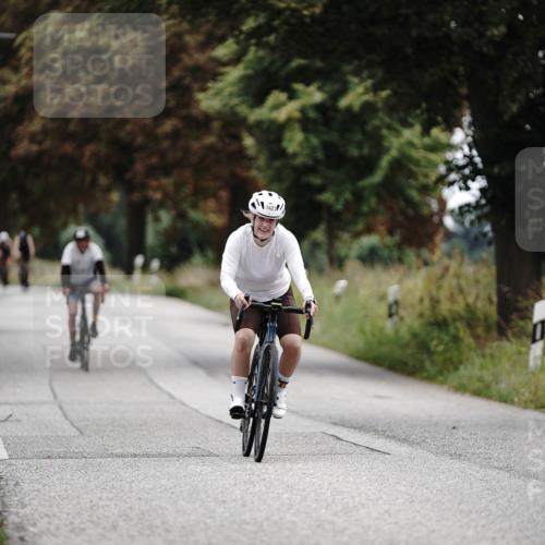 30.08.2026 - Elbe Triathlon Hamburg Michael Burmester http://msf.ph/oto/10075866 30.08.2026 11:10:37 Radfahren 1351, 1427 meine-sportfotos.de