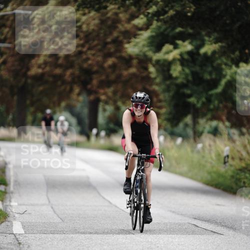 30.08.2026 - Elbe Triathlon Hamburg Michael Burmester http://msf.ph/oto/10075881 30.08.2026 11:10:49 Radfahren 1447, 1452, 1463 meine-sportfotos.de
