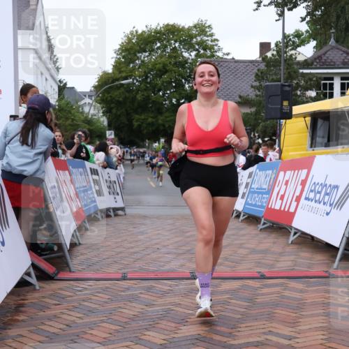 30.08.2026 - Blankeneser Heldenlauf Lena Gebhardt http://msf.ph/oto/10076006 30.08.2026 10:28:48 Ziel 5083, 5466, 5674 meine-sportfotos.de