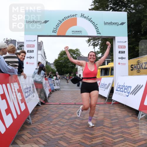 30.08.2026 - Blankeneser Heldenlauf Lena Gebhardt http://msf.ph/oto/10076010 30.08.2026 10:28:49 Ziel 5083, 5466, 5674 meine-sportfotos.de