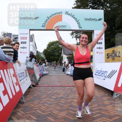 30.08.2026 - Blankeneser Heldenlauf Lena Gebhardt http://msf.ph/oto/10076014 30.08.2026 10:28:49 Ziel 5083, 5466, 5674 meine-sportfotos.de