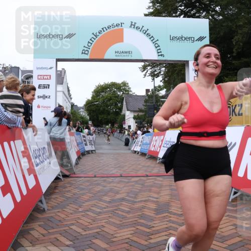 30.08.2026 - Blankeneser Heldenlauf Lena Gebhardt http://msf.ph/oto/10076018 30.08.2026 10:28:50 Ziel 5083, 5466, 5674 meine-sportfotos.de