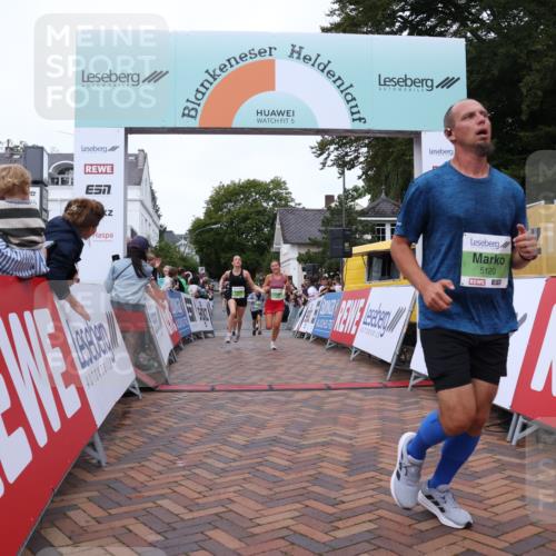 30.08.2026 - Blankeneser Heldenlauf Lena Gebhardt http://msf.ph/oto/10076054 30.08.2026 10:29:01 Ziel 5120, 5600, 5601, 5847 meine-sportfotos.de