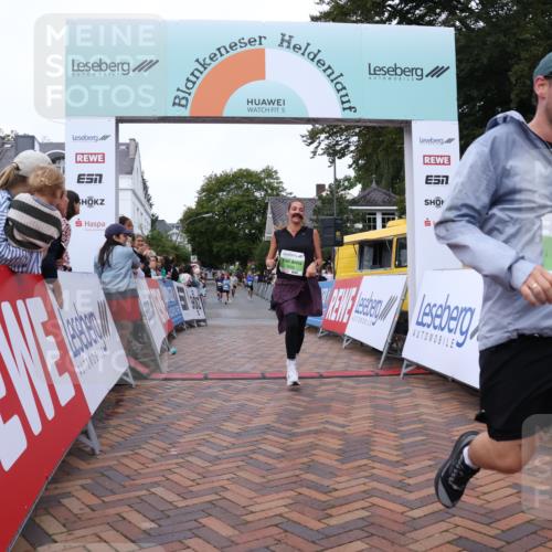30.08.2026 - Blankeneser Heldenlauf Lena Gebhardt http://msf.ph/oto/10076098 30.08.2026 10:29:08 Ziel 5120, 5276, 5285, 5600, 5601, 5696, 5847 meine-sportfotos.de