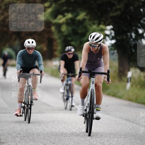 30.08.2026 - Elbe Triathlon Hamburg Michael Burmester http://msf.ph/oto/10076100 30.08.2026 11:14:37 Radfahren 1418, 1433, 1497, 1538, 1544, 1560 meine-sportfotos.de
