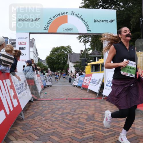 30.08.2026 - Blankeneser Heldenlauf Lena Gebhardt http://msf.ph/oto/10076107 30.08.2026 10:29:09 Ziel 5276, 5285, 5600, 5601, 5696 meine-sportfotos.de