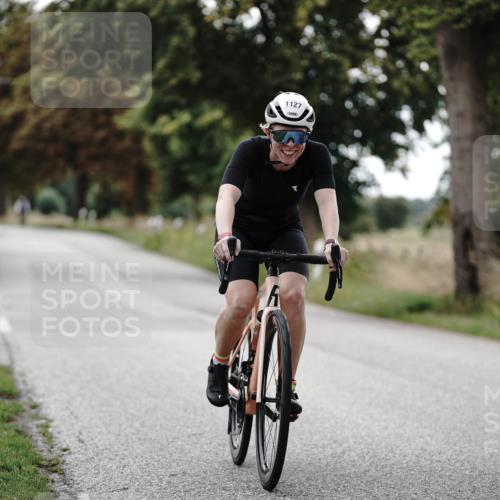 30.08.2026 - Elbe Triathlon Hamburg Michael Burmester http://msf.ph/oto/10076134 30.08.2026 11:15:00 Radfahren 1127, 1384 meine-sportfotos.de