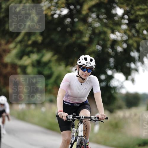 30.08.2026 - Elbe Triathlon Hamburg Michael Burmester http://msf.ph/oto/10076225 30.08.2026 11:17:11 Radfahren 888, 1415, 1421, 1574 meine-sportfotos.de