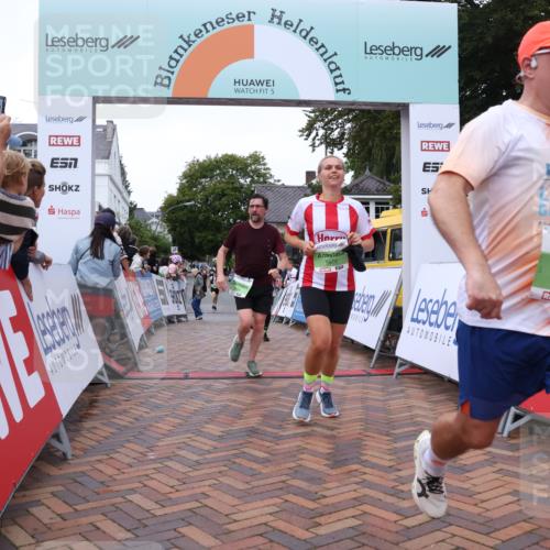 30.08.2026 - Blankeneser Heldenlauf Lena Gebhardt http://msf.ph/oto/10076237 30.08.2026 10:29:35 Ziel 5499, 5525, 5526, 5528, 5656, 5765 meine-sportfotos.de