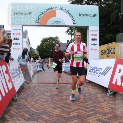 30.08.2026 - Blankeneser Heldenlauf Lena Gebhardt http://msf.ph/oto/10076242 30.08.2026 10:29:35 Ziel 5499, 5525, 5526, 5528, 5656, 5765 meine-sportfotos.de