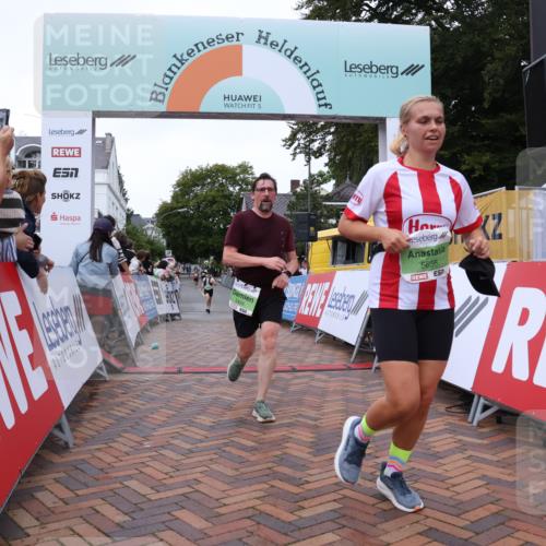 30.08.2026 - Blankeneser Heldenlauf Lena Gebhardt http://msf.ph/oto/10076246 30.08.2026 10:29:35 Ziel 5499, 5525, 5526, 5528, 5656, 5765 meine-sportfotos.de
