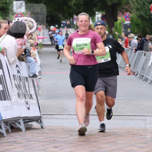 30.08.2026 - Blankeneser Heldenlauf Lena Gebhardt http://msf.ph/oto/10076298 30.08.2026 10:29:46 Ziel 5051, 5395, 5397 meine-sportfotos.de