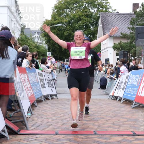 30.08.2026 - Blankeneser Heldenlauf Lena Gebhardt http://msf.ph/oto/10076307 30.08.2026 10:29:49 Ziel 5395, 5397 meine-sportfotos.de