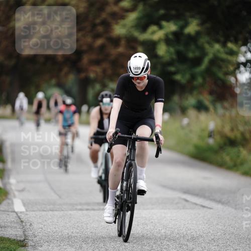 30.08.2026 - Elbe Triathlon Hamburg Michael Burmester http://msf.ph/oto/10076310 30.08.2026 11:18:27 Radfahren 1499, 1504, 1527 meine-sportfotos.de