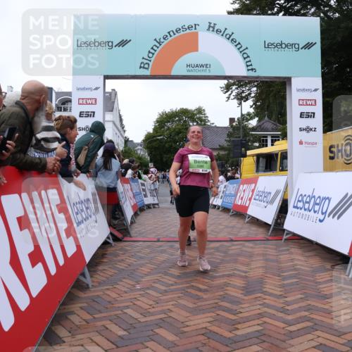 30.08.2026 - Blankeneser Heldenlauf Lena Gebhardt http://msf.ph/oto/10076316 30.08.2026 10:29:50 Ziel 5395, 5397 meine-sportfotos.de