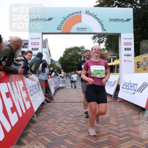 30.08.2026 - Blankeneser Heldenlauf Lena Gebhardt http://msf.ph/oto/10076320 30.08.2026 10:29:50 Ziel 5395, 5397 meine-sportfotos.de