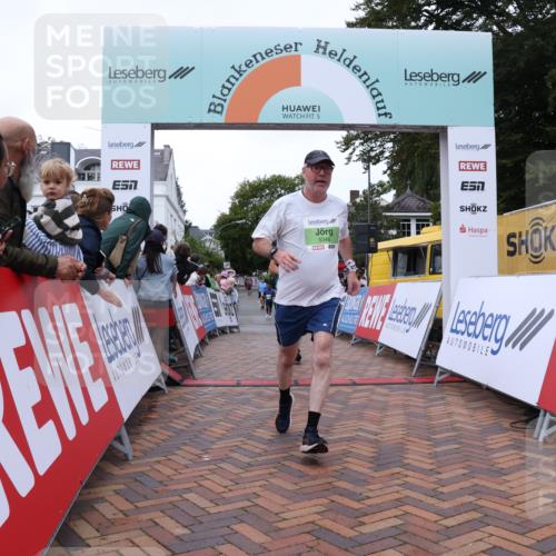 30.08.2026 - Blankeneser Heldenlauf Lena Gebhardt http://msf.ph/oto/10076344 30.08.2026 10:29:56 Ziel 5319, 5348, 5395, 5397 meine-sportfotos.de
