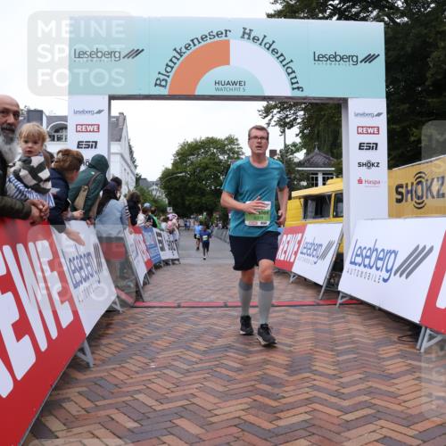 30.08.2026 - Blankeneser Heldenlauf Lena Gebhardt http://msf.ph/oto/10076353 30.08.2026 10:29:57 Ziel 5319, 5348, 5395, 5397 meine-sportfotos.de