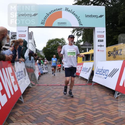 30.08.2026 - Blankeneser Heldenlauf Lena Gebhardt http://msf.ph/oto/10076475 30.08.2026 10:30:35 Ziel 5019, 5292, 5301, 5784 meine-sportfotos.de