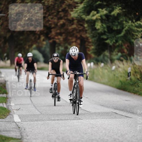 30.08.2026 - Elbe Triathlon Hamburg Michael Burmester http://msf.ph/oto/10076506 30.08.2026 11:21:34 Radfahren 1373, 1403, 1404 meine-sportfotos.de
