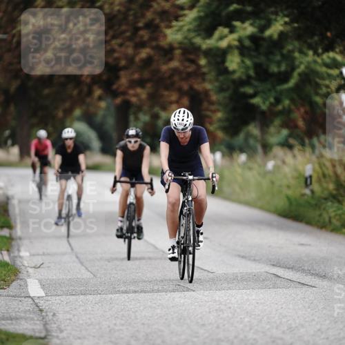 30.08.2026 - Elbe Triathlon Hamburg Michael Burmester http://msf.ph/oto/10076507 30.08.2026 11:21:35 Radfahren 1373, 1403, 1404, 1474 meine-sportfotos.de