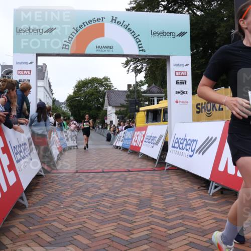 30.08.2026 - Blankeneser Heldenlauf Lena Gebhardt http://msf.ph/oto/10076545 30.08.2026 10:30:45 Ziel 5153, 5206, 5213, 5292, 5421, 5470, 5733, 5784 meine-sportfotos.de