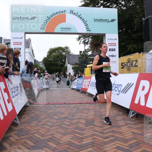 30.08.2026 - Blankeneser Heldenlauf Lena Gebhardt http://msf.ph/oto/10076561 30.08.2026 10:30:48 Ziel 5153, 5206, 5213, 5421, 5470, 5733 meine-sportfotos.de