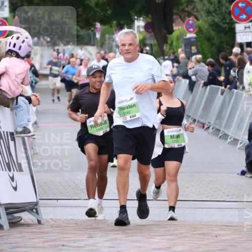 30.08.2026 - Blankeneser Heldenlauf Lena Gebhardt http://msf.ph/oto/10076717 30.08.2026 10:31:27 Ziel 5514, 5516 meine-sportfotos.de