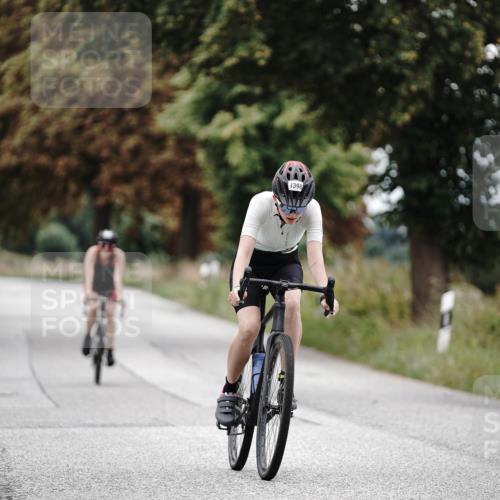 30.08.2026 - Elbe Triathlon Hamburg Michael Burmester http://msf.ph/oto/10076822 30.08.2026 11:27:04 Radfahren 1398, 1399, 1463 meine-sportfotos.de