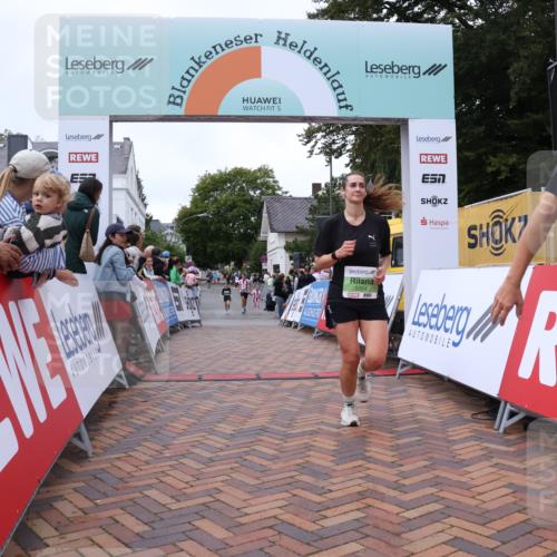 30.08.2026 - Blankeneser Heldenlauf Lena Gebhardt http://msf.ph/oto/10076841 30.08.2026 10:31:54 Ziel 5057, 5141, 5155, 5170, 5171, 5354, 5496, 5885, 5892 meine-sportfotos.de