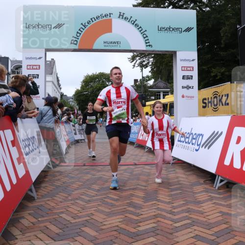 30.08.2026 - Blankeneser Heldenlauf Lena Gebhardt http://msf.ph/oto/10076849 30.08.2026 10:32:01 Ziel 5175, 5354, 5652 meine-sportfotos.de